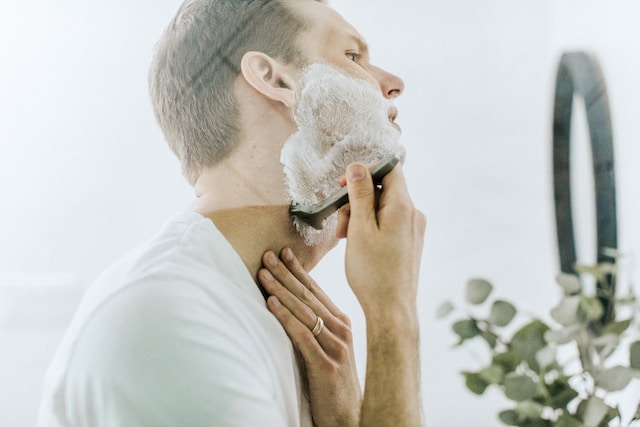 Jak pielęgnować skórę po goleniu?